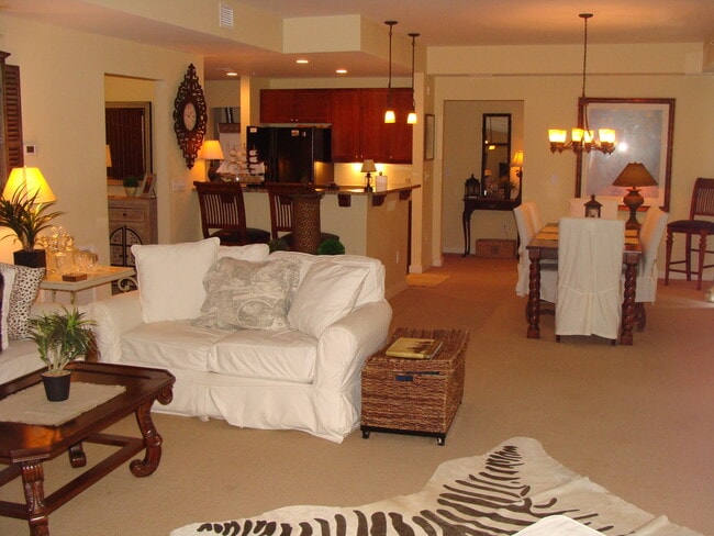 Building Photo - 3 bedroom 2 bath furnished condo