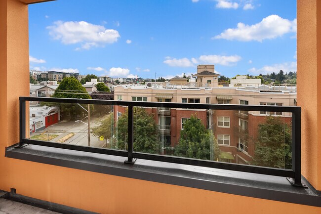 Building Photo - 410 NE 70th St