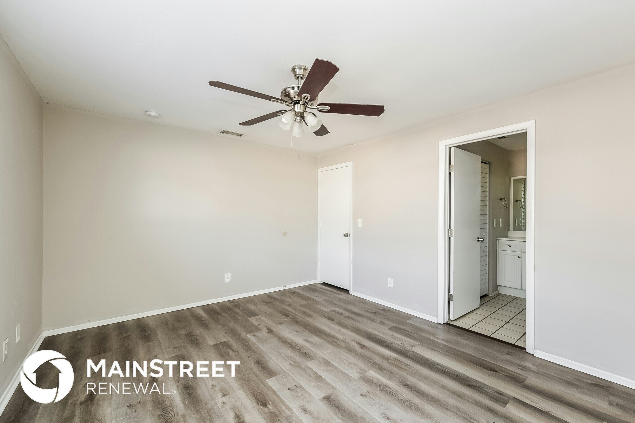 Building Photo - 2425 Woodland Cir