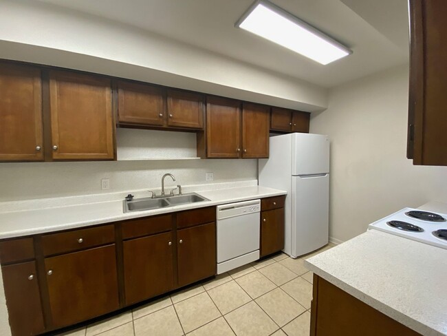 Building Photo - Duplex Homes 3/2/2