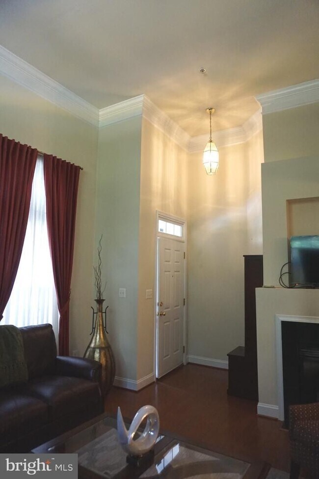 Building Photo - Beautiful Condohome at Watkins Place