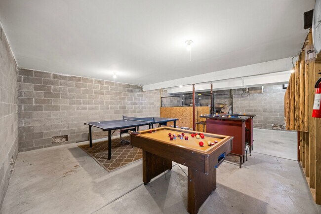 Building Photo - 15414 N River Beach Dr