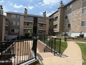 Building Photo - Charming 2 Bedroom Apartment with Balcony ...