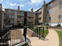 Building Photo - Charming 2 Bedroom Apartment with Balcony ...