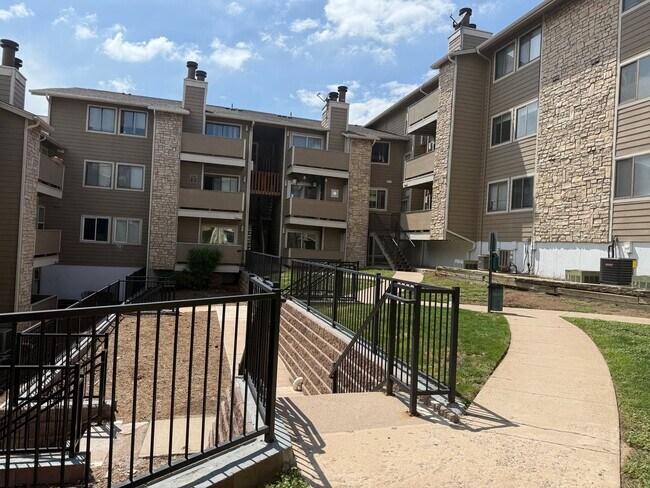 Primary Photo - Charming 2 Bedroom Apartment with Balcony ...