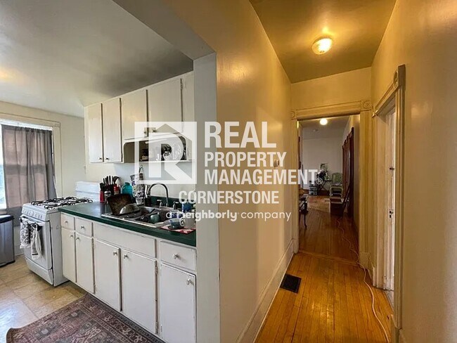 Building Photo - 808 W Kalamazoo Ave