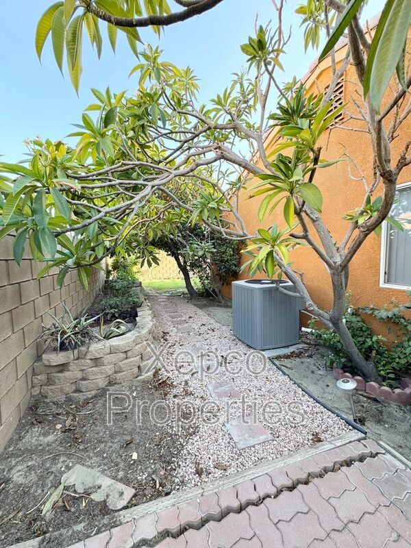 Building Photo - 82143 Pinyon Ave