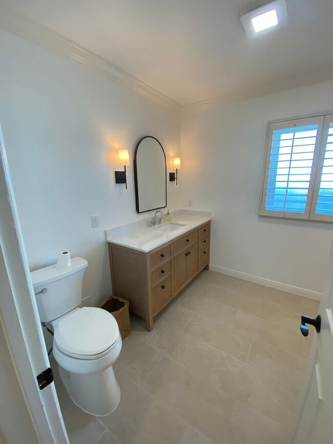 Building Photo - Beautifully Remodeled 3 Bedroom Naples Hou...