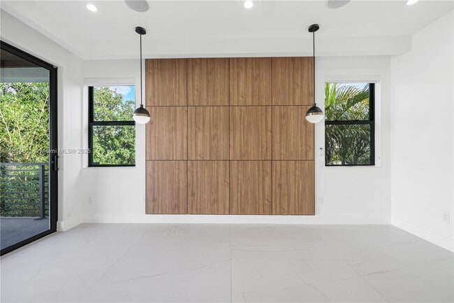 Building Photo - 813 NE 17th Terrace