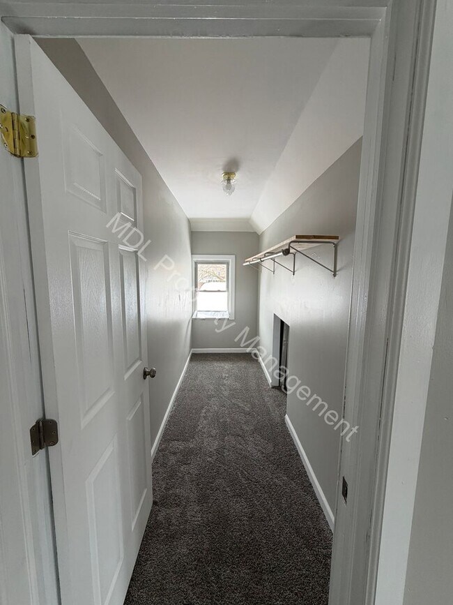 Building Photo - 3 Bedroom House for Rent!