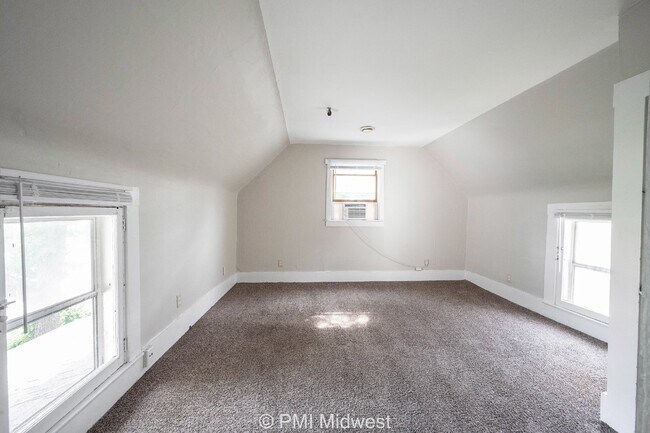 Building Photo - 831.5 S Webster St