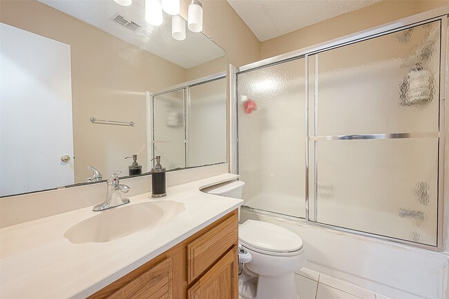 Building Photo - 3231 E Heatherock Cir