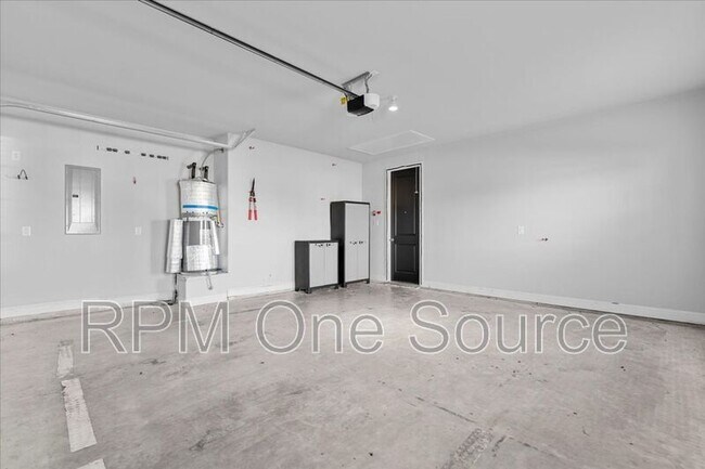 Building Photo - 6320 Starr Dr.