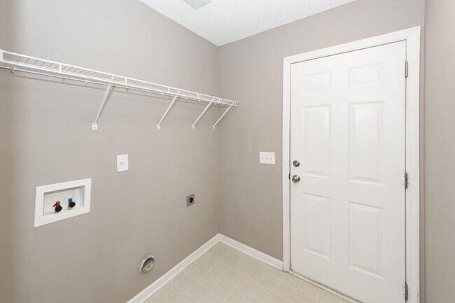 Building Photo - 3 Bedroom 2 Bath Home in Scotts Mill - Summerville