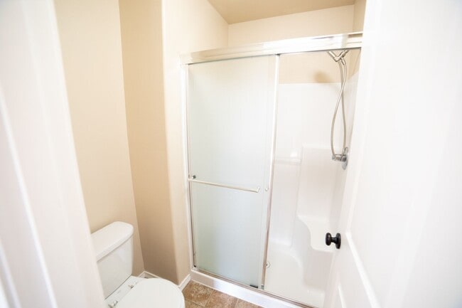 Building Photo - Newer Construction Townhome in Canby