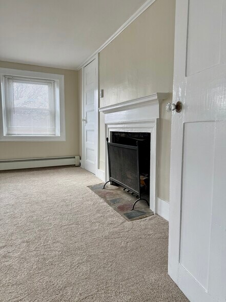 Building Photo - 10 Mall St