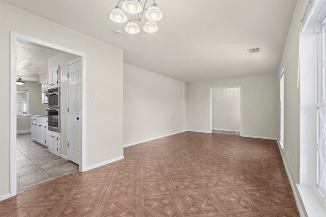 Building Photo - 2518 Henderson Ln