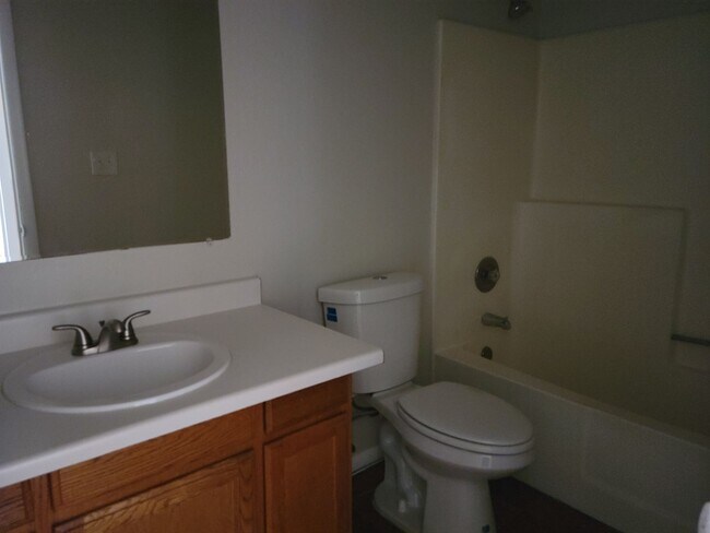 Building Photo - Clean 2 Bed 2 Bath Town home with private yard in Central Phoenix! Gated Community! Move-in Speci...
