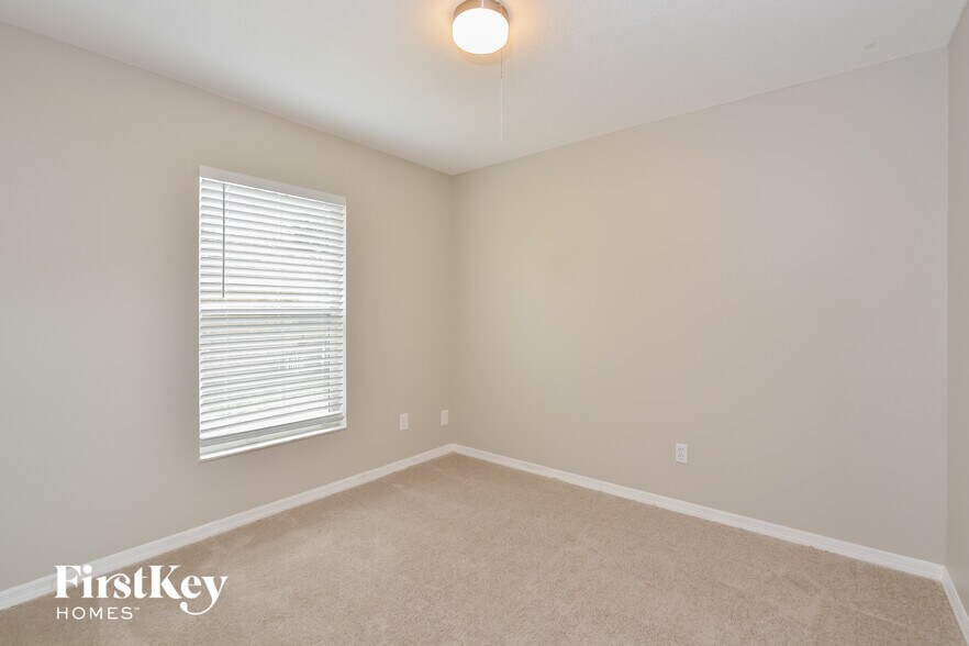 Building Photo - 1066 Ireland Dr