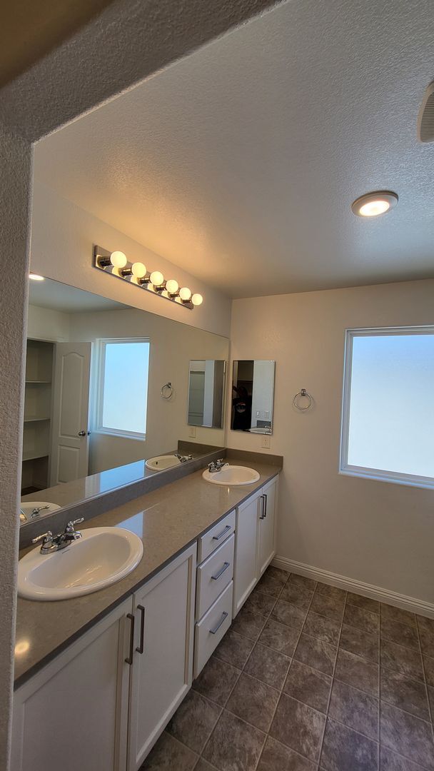 Building Photo - TESORA PAHRUMP - E. Summit Avenue