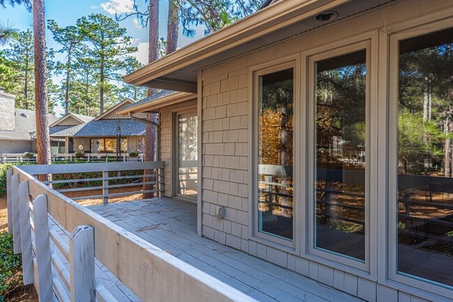 Building Photo - 285 Sugar Gum Ln