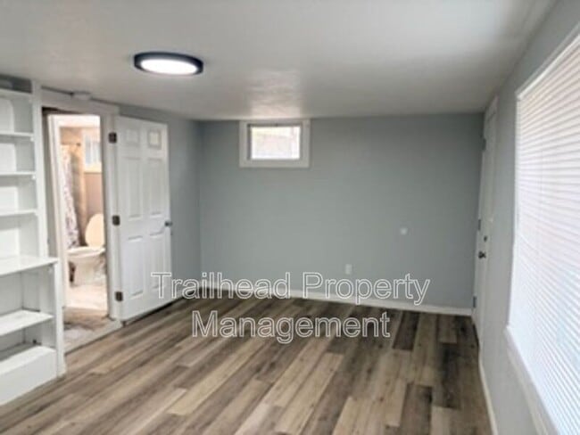 Building Photo - 2911 N Walnut St