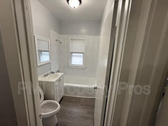 Building Photo - 3225 N 27th St