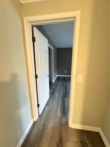 Building Photo - 601 Abingdon Way