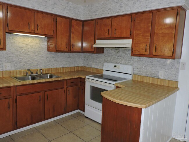 Building Photo - 3155 Patricia Dr