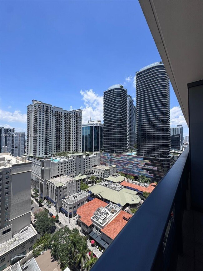 Building Photo - 1000 Brickell Plaza