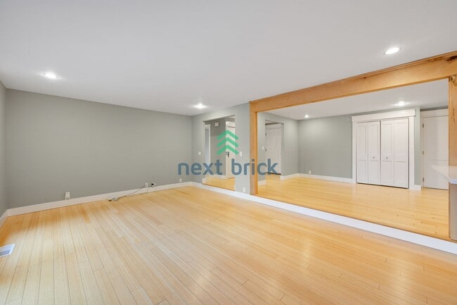 Building Photo - 3 BED & 2 BATH SINGLE FAMILY HOUSE WITH A ...