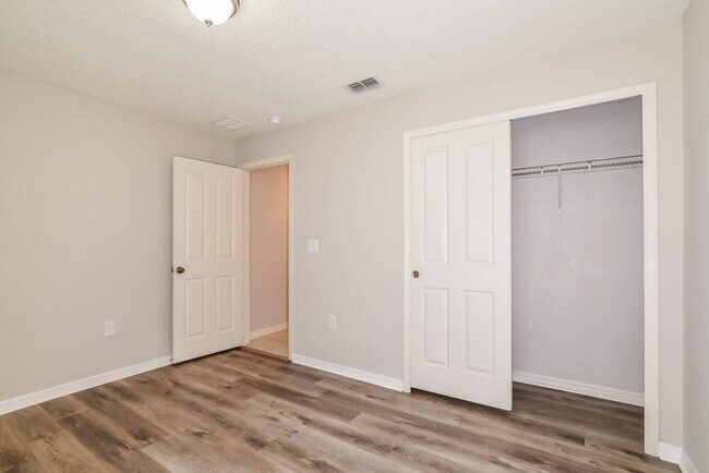 Building Photo - 2861 Mosshire Cir