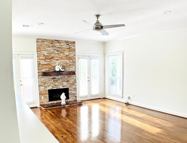 Building Photo - 913 Birdsall St