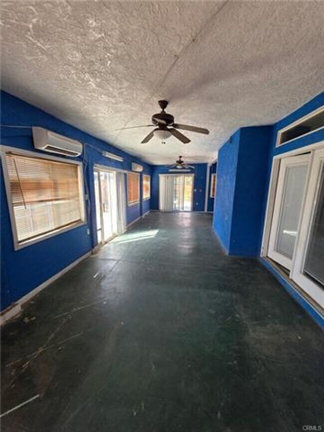 Building Photo - Spacious Home