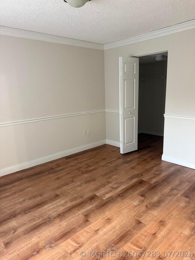 Building Photo - 1503 Crestwood Ct S