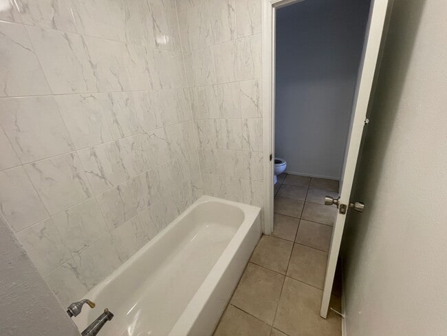 Building Photo - 409 Fountainhead Cir