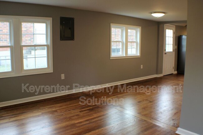 Building Photo - 104 Mulberry St