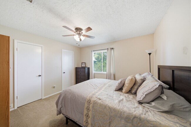Building Photo - 411 Forest Hills Dr
