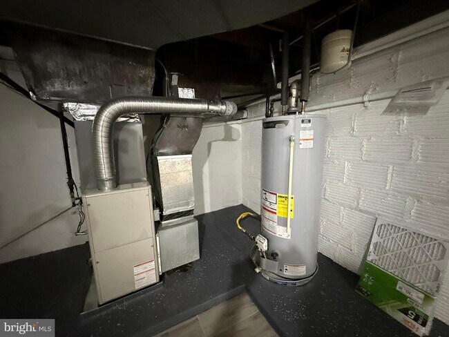 Building Photo - 3405 Carpenter St SE