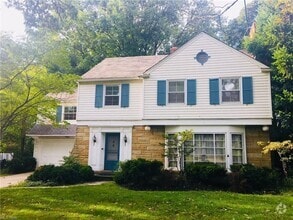 Building Photo - 4 Bed 3.5 Bath in Cleveland Heights - You ...
