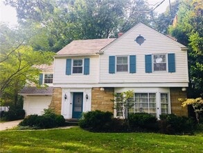 Building Photo - 4 Bed 3.5 Bath in Cleveland Heights - You ...