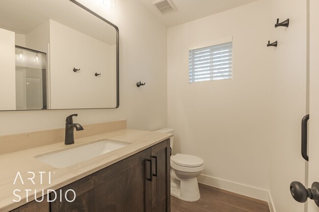 Building Photo - "Stunningly Remodeled 4-Bedroom, 3-Bathroo...