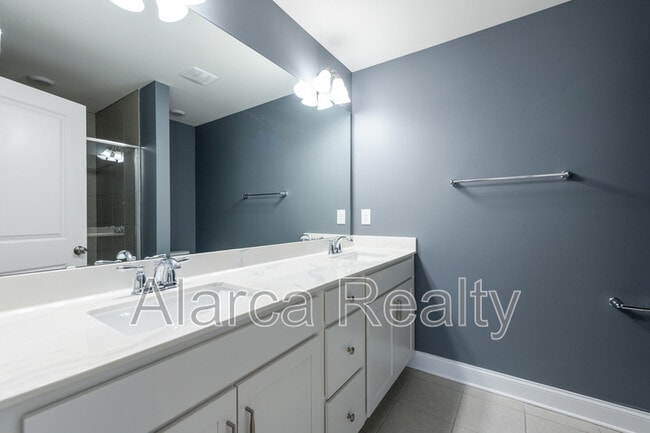 Building Photo - 113 Synandra Dr