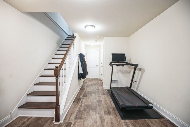 Building Photo - Gorgeous Conshohocken 3 Bedroom, 2.5 Bath END Unit Townhome With Amazing Views!