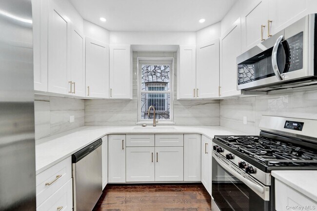 Building Photo - 251 E 46th St