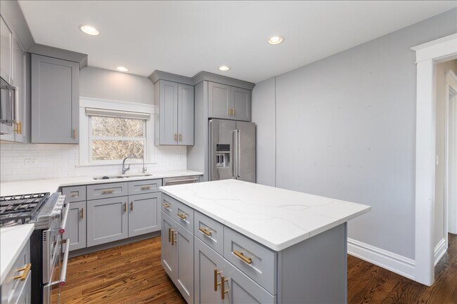 Building Photo - 18 N Main St