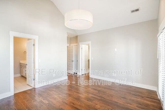 Building Photo - 906 Southside Pl