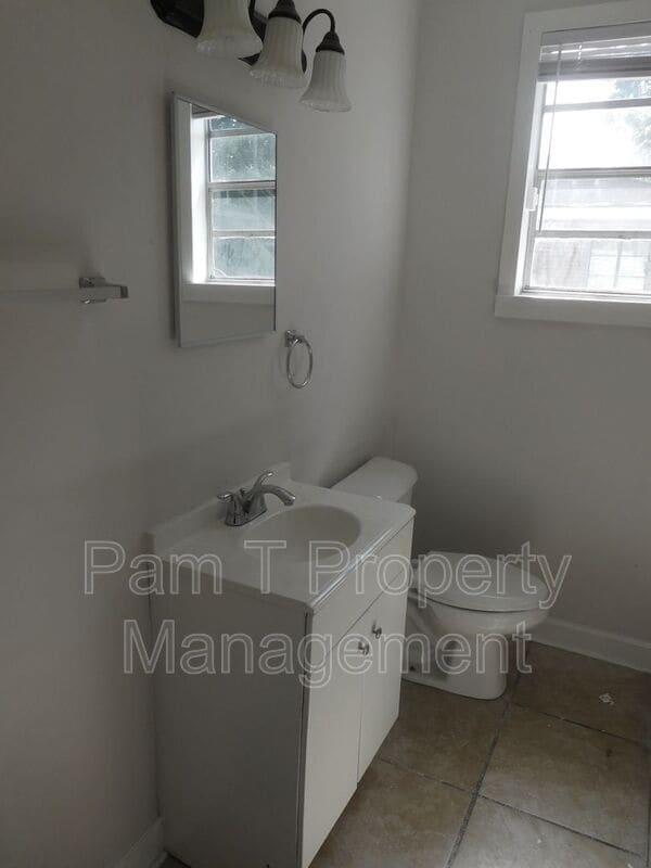 Building Photo - 633 W 35th St