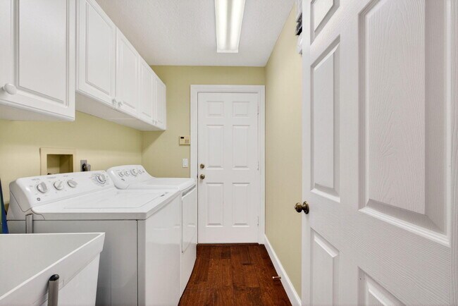 Building Photo - 6483 Wild Olive Ln