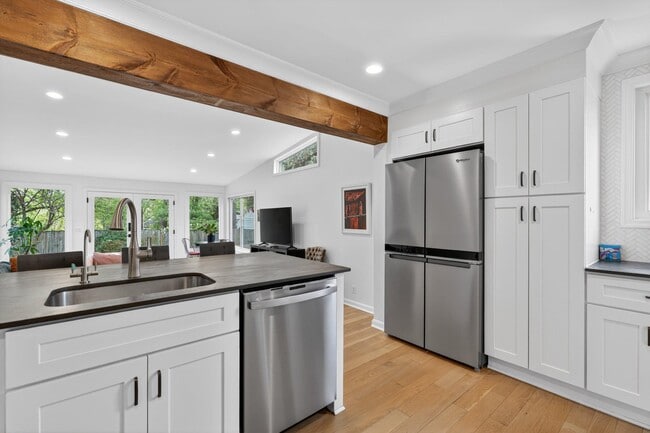 Building Photo - 2015 N Woodstock St